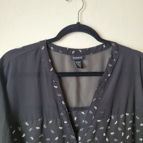 Torrid Chiffon Flutter Short Sleeve V-Neck Blouse - Picture 9 of 9